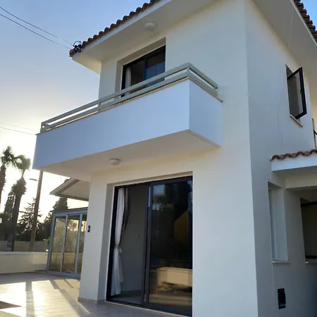 A Sea Breeze House * Voroklini